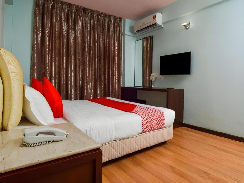 Grand Ct Hotel Malacca Exterior photo