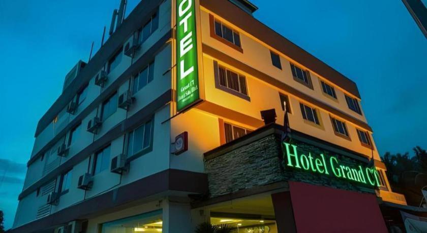 Grand Ct Hotel Malacca Exterior photo